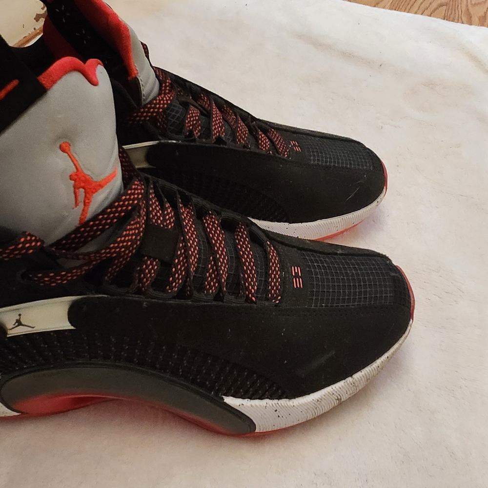 Air Jordan 35
sneakers, specifically the "Bred". Bots 6.5= Women 8.